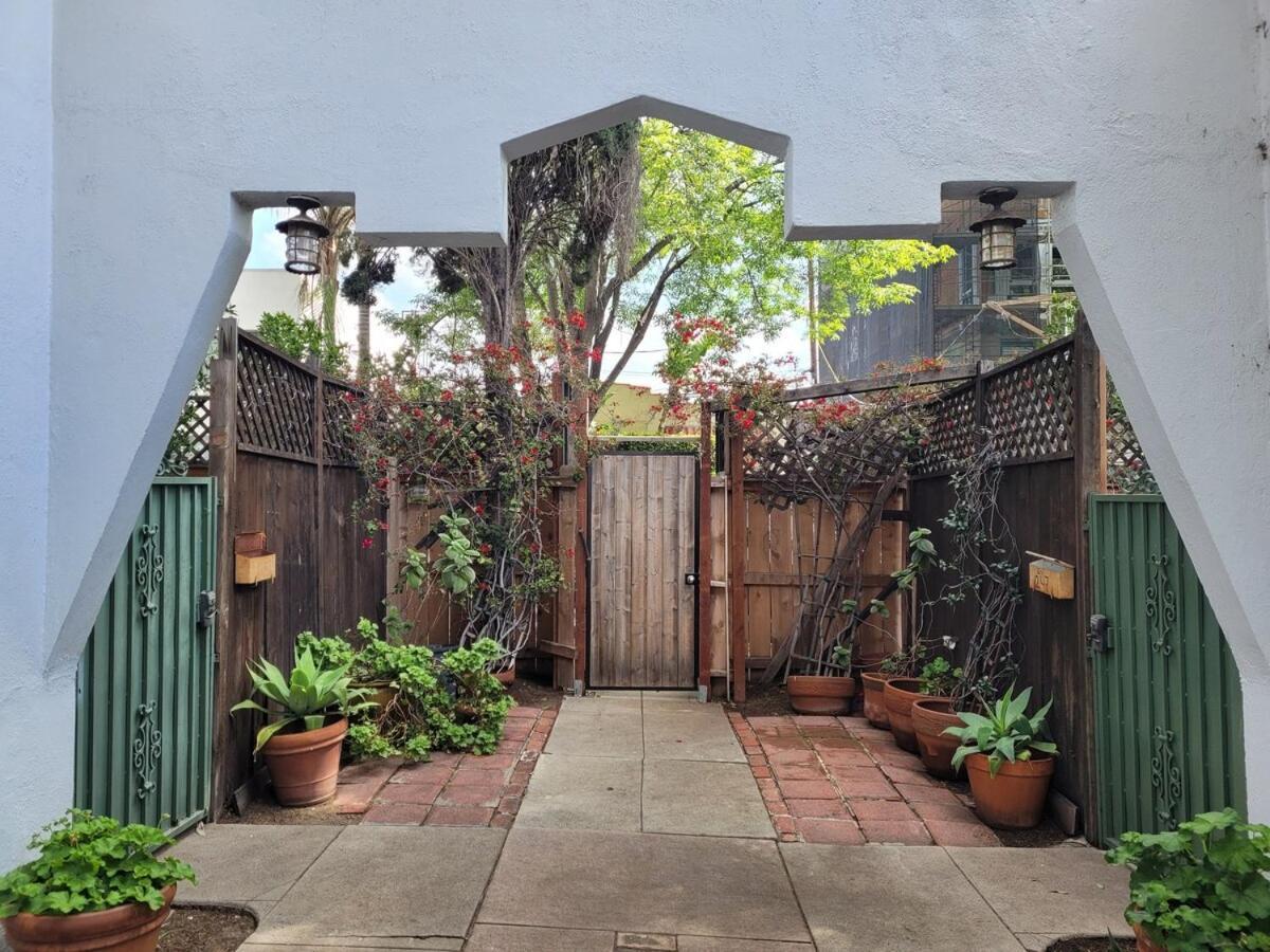 Hollywood With Patio! * Los Angeles